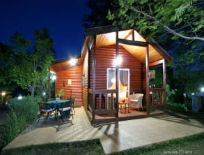 בתי%20דפנה%20-%20בקתות%20עץ%20בחד%20נס%20,%20חד%20נס